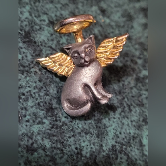 CAMCO Pewter & Gold tone Cathedral Cat Angel Pin/Brooch - Picture 2 of 4